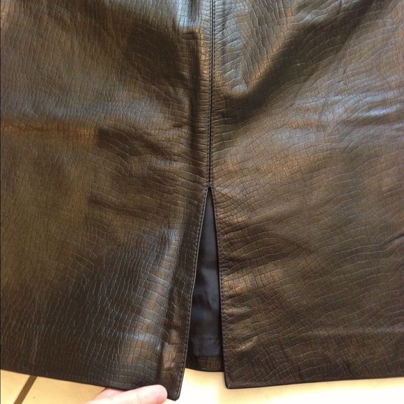 Stunning Black leather Croc style Skirt Size 2 - Picture 3 of 4